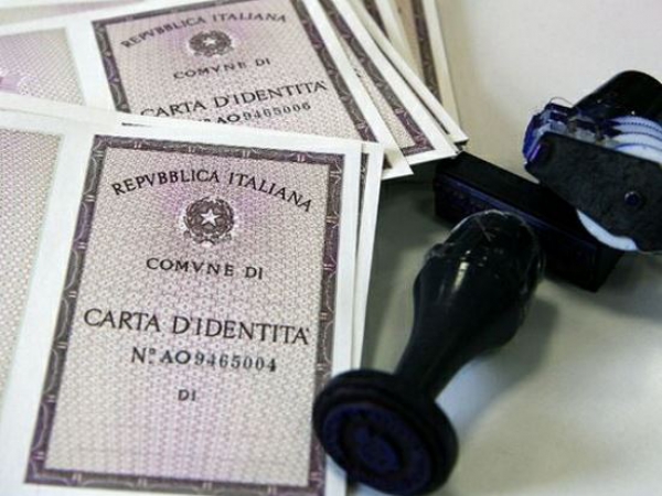 Incostituzionale vietare l'iscrizione anagrafica dei richiedenti asilo.